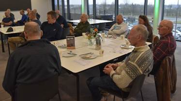 Et billede, der indeholder tøj, person, menneske, indendørsAI-genereret indhold kan være ukorrekt.