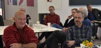 Et billede, der indeholder tøj, person, menneske, indendørsAI-genereret indhold kan være ukorrekt.