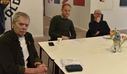 Et billede, der indeholder tøj, person, menneske, AnsigtAI-genereret indhold kan være ukorrekt.